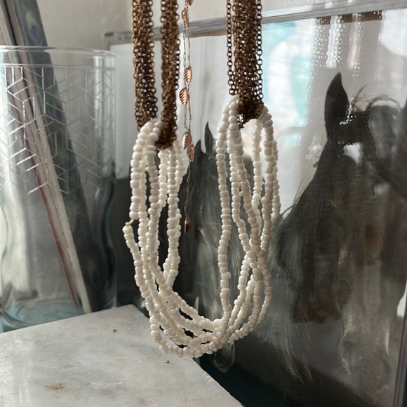 Banana Republic beaded necklace. Excellent condition. Approx. 18 inches - Picture 6 of 11